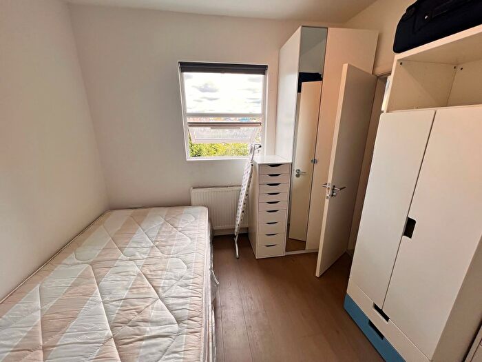 Studio To Rent In Holloway Road, London, N7