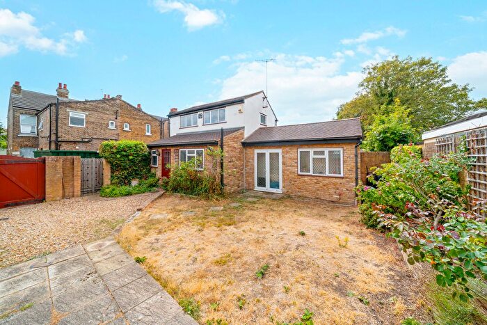 2 Bedroom Detached House For Sale In Darwin Road, Ealing, W5