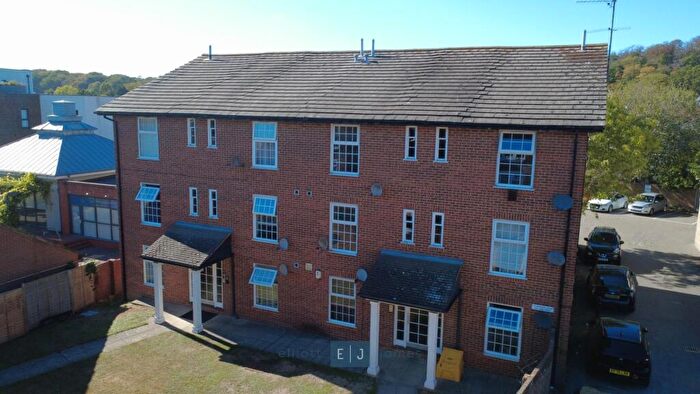 1 Bedroom Apartment For Sale In High Road, Loughton, IG10