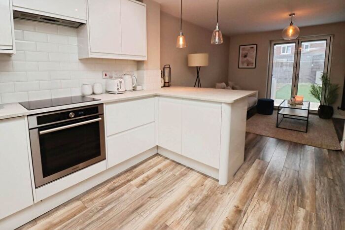 3 Bedroom Terraced House For Sale In Marshall Close, Bromborough, CH62 - Photo 2