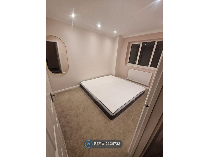 3 Bedroom Semi-Detached House To Rent In De Grey Close, Lewes, BN7