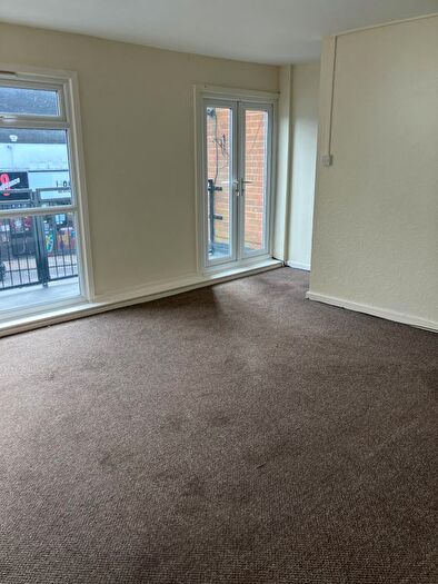 3 Bedroom Flat To Rent In Town Street, Leeds, LS18