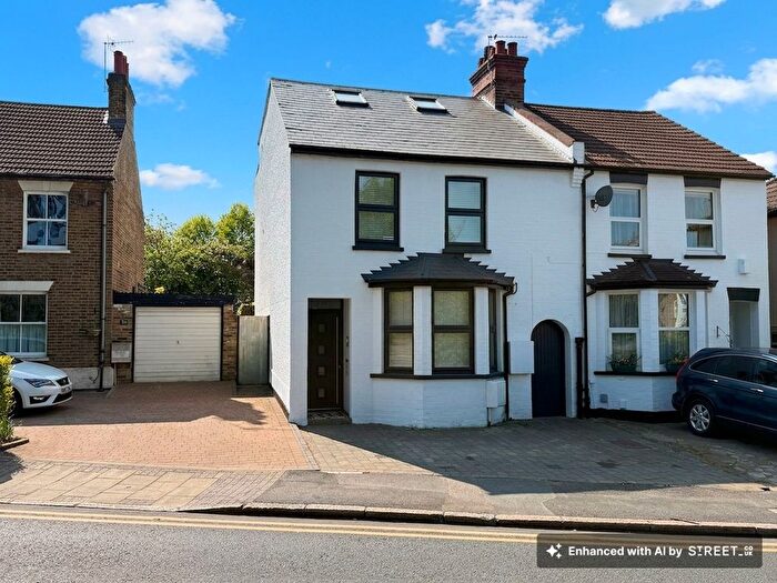 2 Bedroom Flat To Rent In Pinner Road, Oxhey, Watford, WD19
