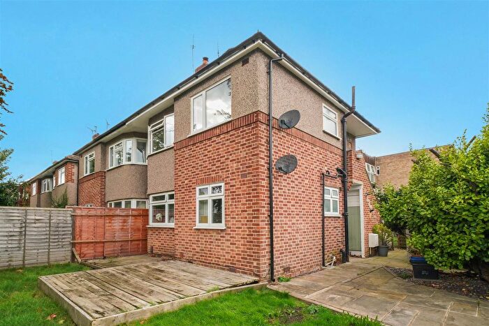 2 Bedroom Flat To Rent In Staines Road, Twickenham, TW2