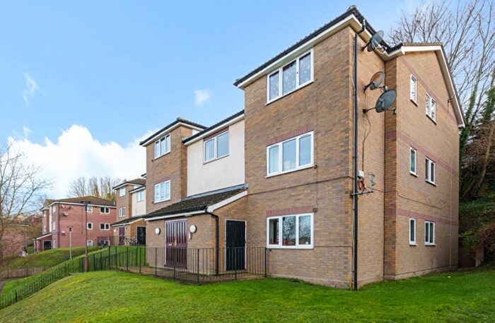2 Bedroom Flat To Rent In Lingfield Close, High Wycombe, HP13