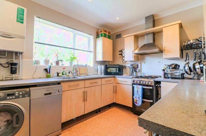 4 Bedroom Flat To Rent In Beechwood Gardens, Slough, SL1