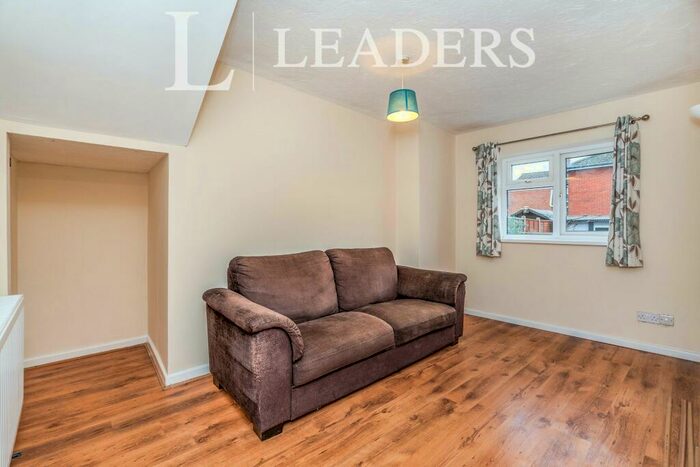 2 Bedroom Apartment To Rent In Waterloo Road, Southampton, SO15