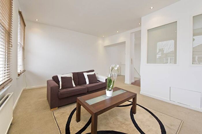 1 Bedroom Flat To Rent In Highlever Road, London, W10