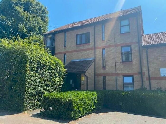 1 Bedroom Flat To Rent In Shinners Close, SE25