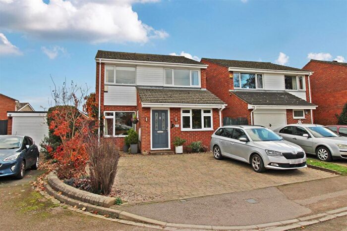 4 Bedroom Detached House For Sale In Beech Avenue, Biggleswade, SG18