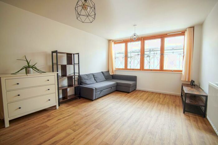 1 Bedroom Flat To Rent In Quay Point, Lime Kiln Road, Harbourside, BS1