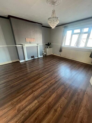 4 Bedroom Town House To Rent In Lonsdale Avenue, London, E6