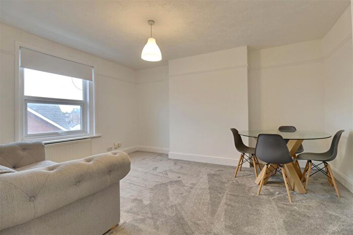 2 Bedroom Flat For Sale In Elphinstone Road, Southsea, PO5