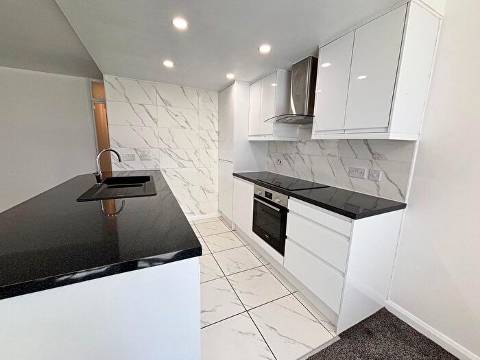 2 Bedroom Flat To Rent In Redcot Court, Whitefield, Manchester, M45