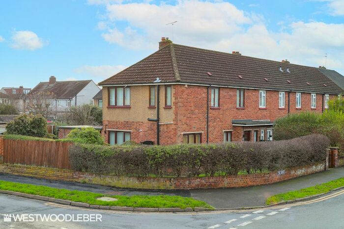 3 Bedroom Semi-Detached House To Rent In The Drive, Hoddesdon, EN11