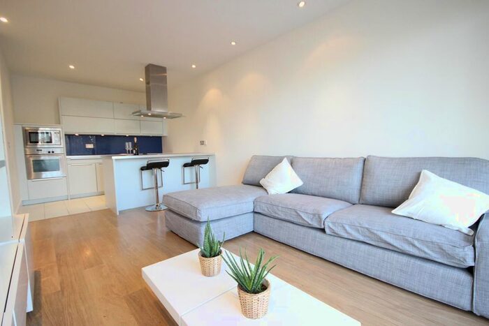 1 Bedroom Flat To Rent In Saffron House, Woodman Mews, Richmond, TW9