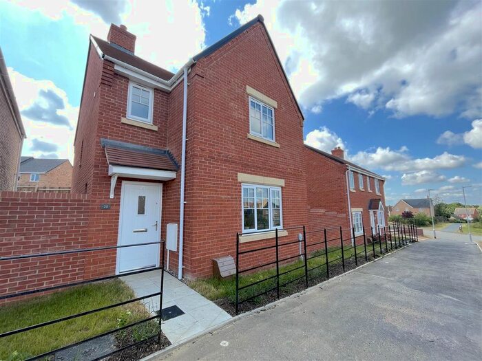 3 Bedroom Property To Rent In Tanner Walk, Hadleigh, Ipswich, IP7