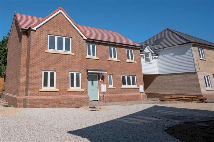 4 Bedroom Link Detached House For Sale In Mansion Gardens, Braintree, CM7