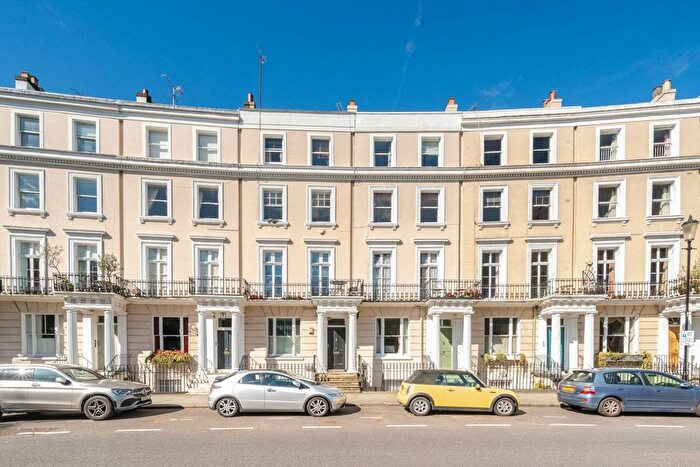 2 Bedroom Flat For Sale In Royal Crescent, Holland Park, W11
