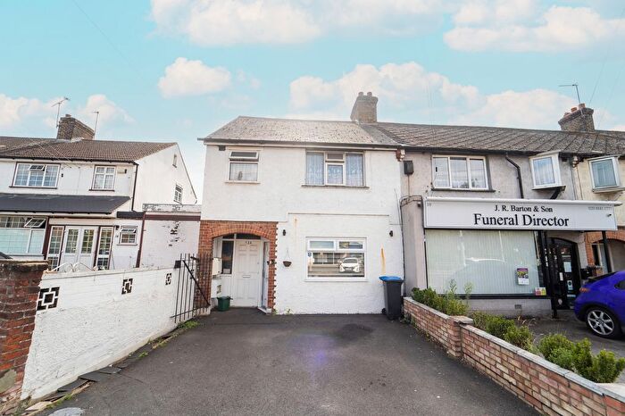 2 Bedroom Maisonette For Sale In Willow Tree Lane, Hayes, UB4