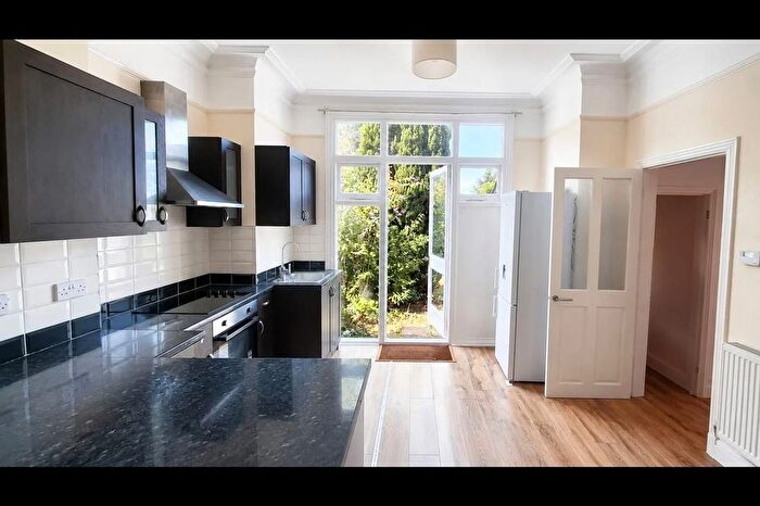 1 Bedroom Flat To Rent In Effingham Road, Long Ditton, KT6