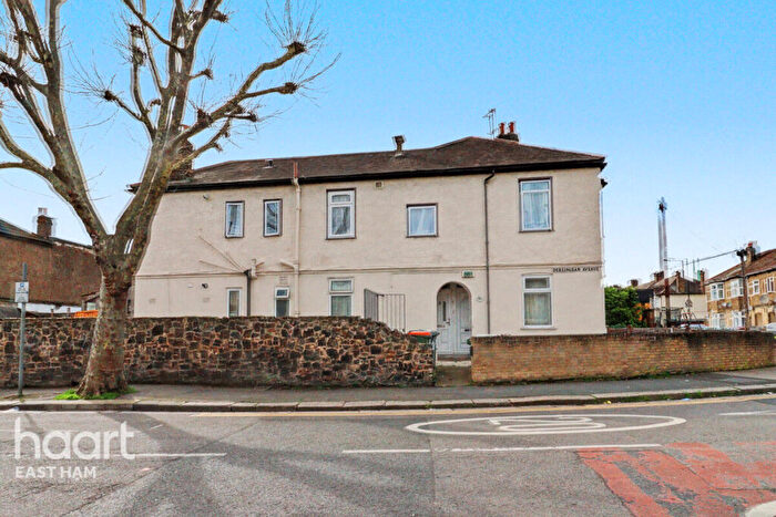 2 Bedroom Maisonette For Sale In Church Road, London, E12