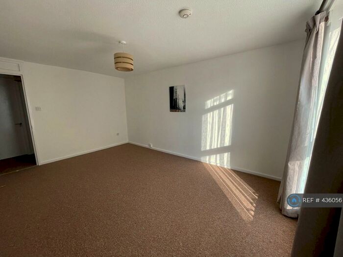 2 Bedroom Flat To Rent In Chates Farm Court, Brighton, BN2