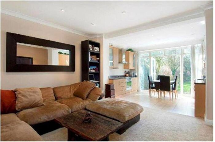 2 Bedroom Flat To Rent In Lyndale Avenue, London, NW2