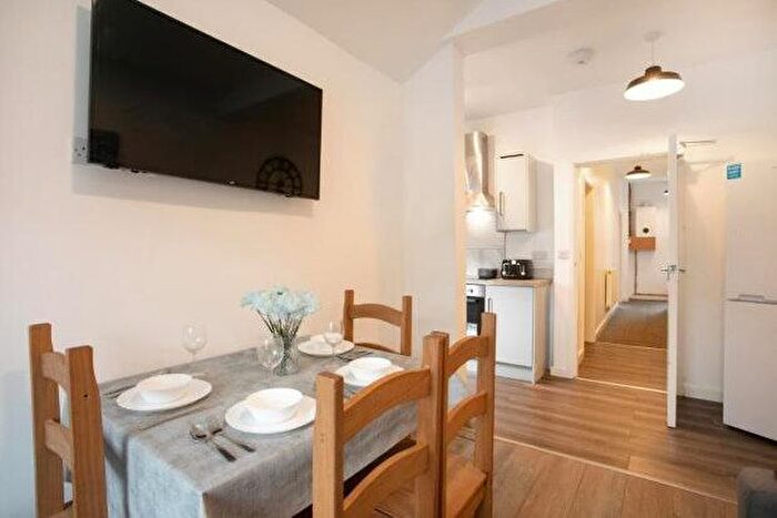 2 Bedroom End Of Terrace House To Rent In Grove Road, Nottingham, NG7