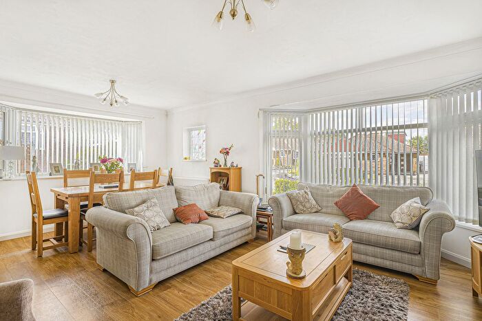 2 Bedroom Detached Bungalow For Sale In Elmington Close, Bexley, DA5