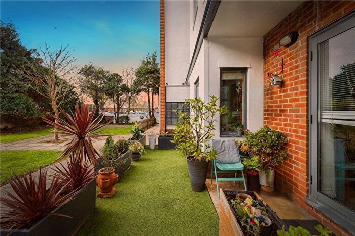 1 Bedroom Flat For Sale In Longbridge Road, Barking, IG11