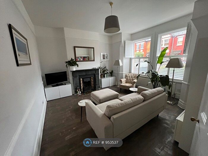 1 Bedroom Flat To Rent In Uplands Road, London, N8