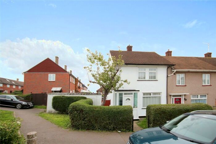 2 Bedroom End Of Terrace House To Rent In Deepdene Path, Loughton, IG10