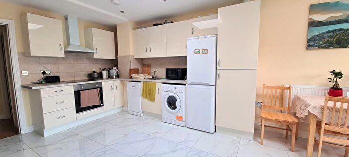 4 Bedroom House To Rent In Exeter Road, Edmonton, N9