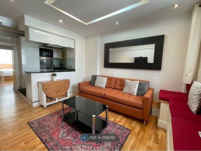 2 Bedroom Flat To Rent In Wallace Court, London, NW1