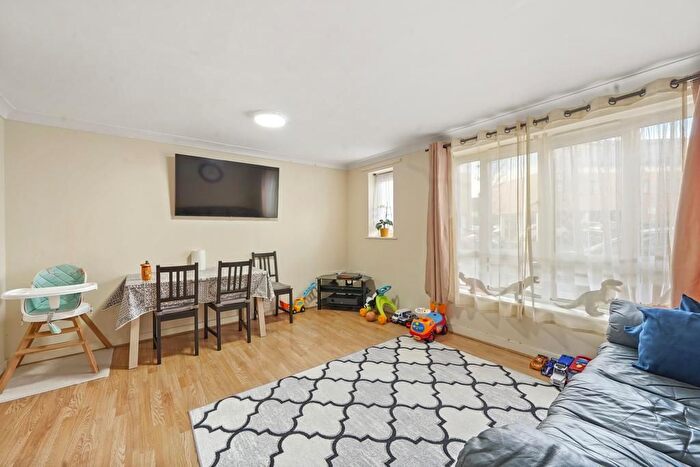 2 Bedroom Flat For Sale In The Fanshawe, Gale Street, Dagenham, RM9
