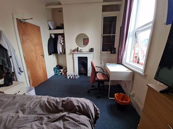 8 Bedroom House To Rent In Regent Park Terrace, Leeds, LS6