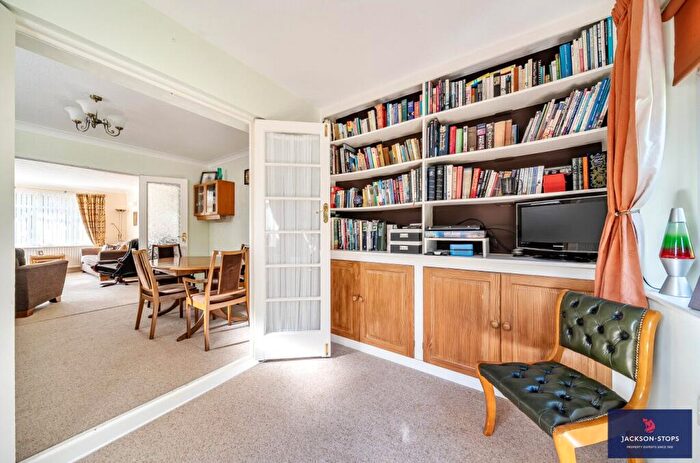 2 Bedroom Bungalow For Sale In Dene Close, Woburn Sands, Milton Keynes, Bedfordshire, MK17