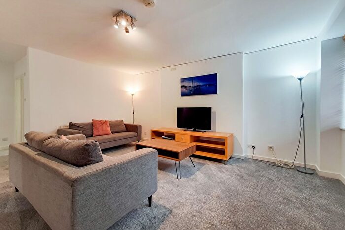 2 Bedroom Flat To Rent In Gloucester Place, Marylebone, London, NW1