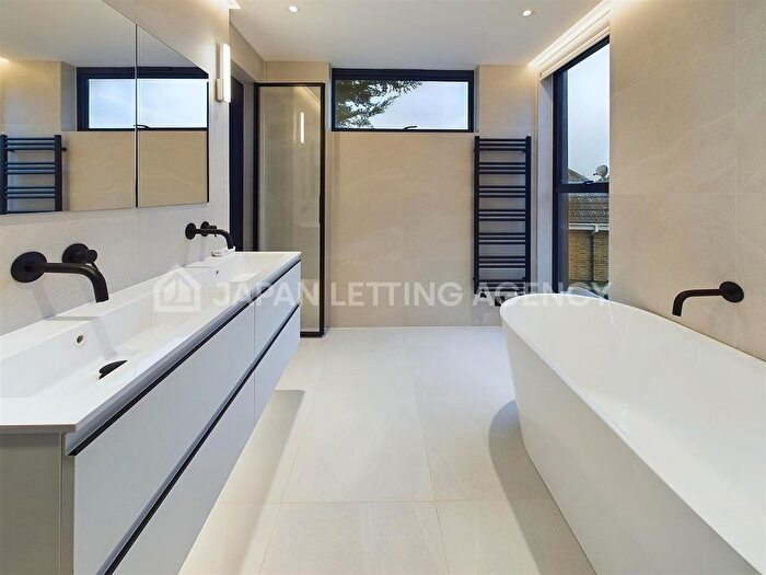 5 Bedroom Semi-Detached House To Rent In The Vale, London, NW11