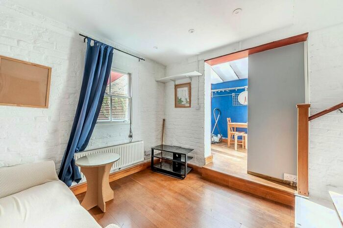 1 Bedroom Flat To Rent In Old Brompton Road, Earls Court, London, SW5