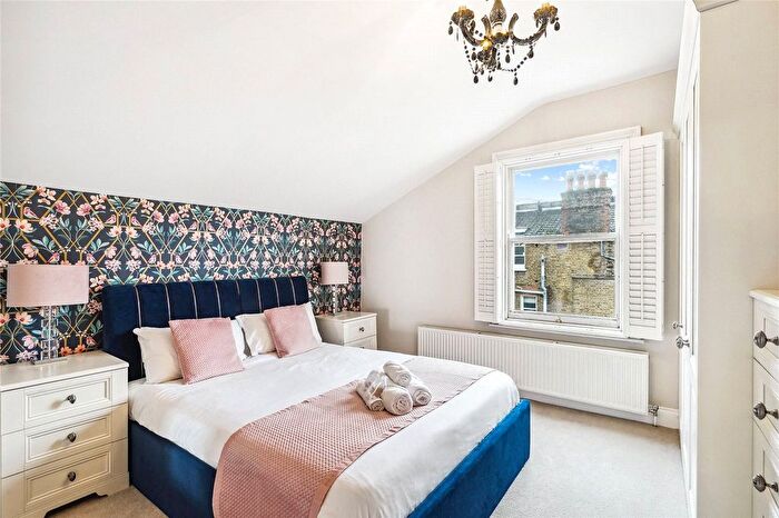 2 Bedroom Flat To Rent In Clapham Common West Side, London, SW4