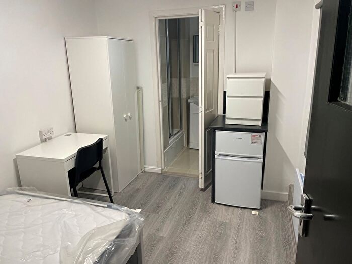 Studio To Rent In Marchmont Street, Holborn London, WC1N