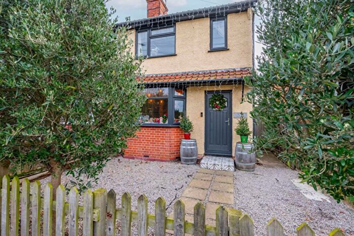 4 Bedroom Semi Detached House For Sale In Long Road, Lowestoft, NR33