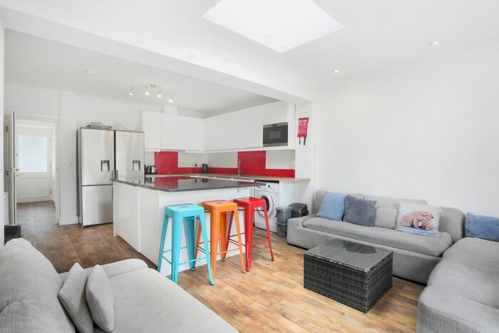 6 Bedroom Semi-Detached House To Rent In Weston Rd, Guildford, GU2