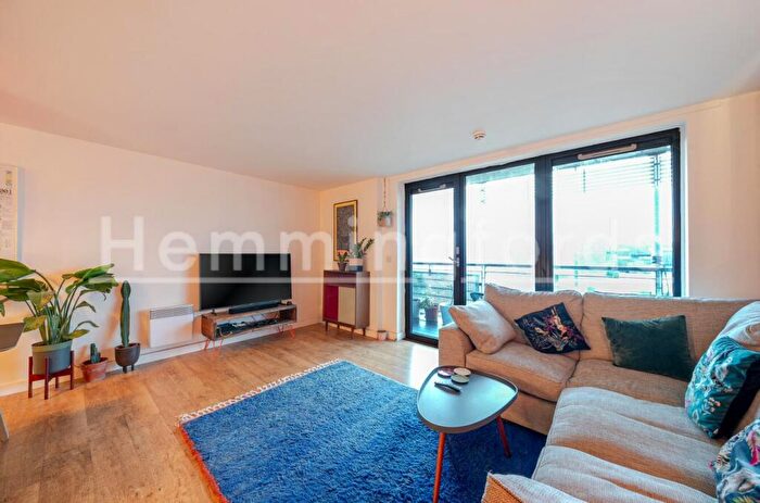 2 Bedroom Apartment For Sale In Palmers Road, London, E2
