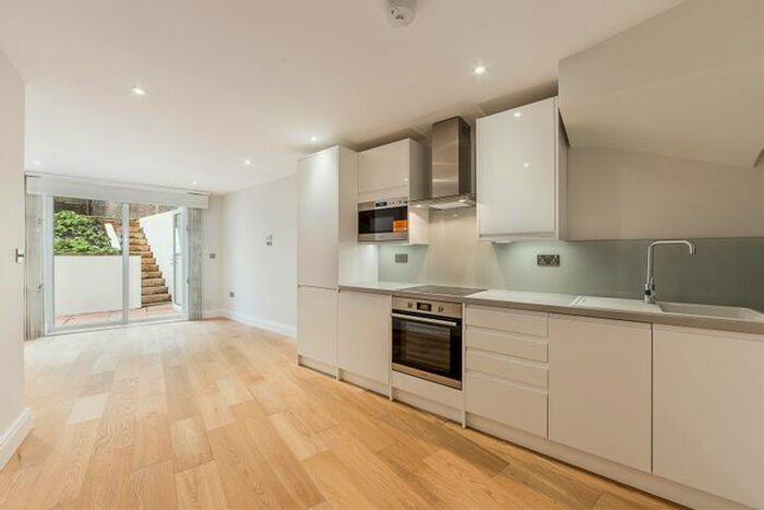 2 Bedroom Flat To Rent In Batoum Gardens, Brook Green, London, W6