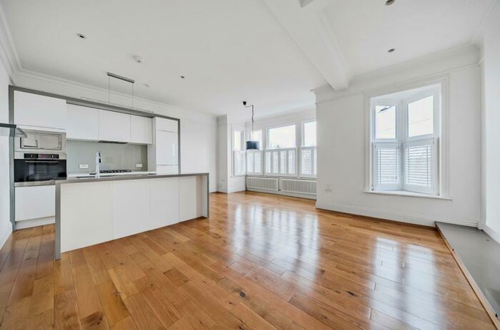 2 Bedroom Flat To Rent In Madeira Avenue Bromley, BR1