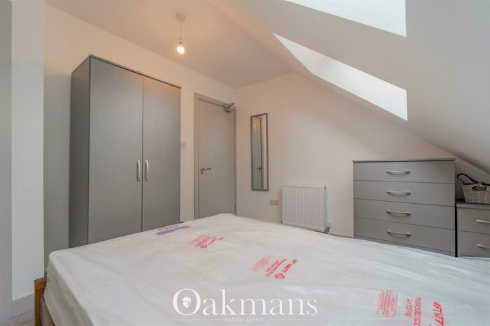 5 Bedroom House To Rent In Warwards Lane, Birmingham, B29