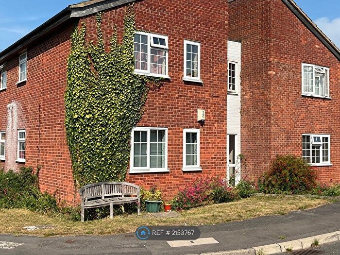 1 Bedroom Flat To Rent In Oak Close, Hinckley, LE10